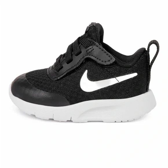 Nike Revolution 7 - Tanjun - Child Black and White Sneakers - size 6c - Like New - Picture 5 of 6